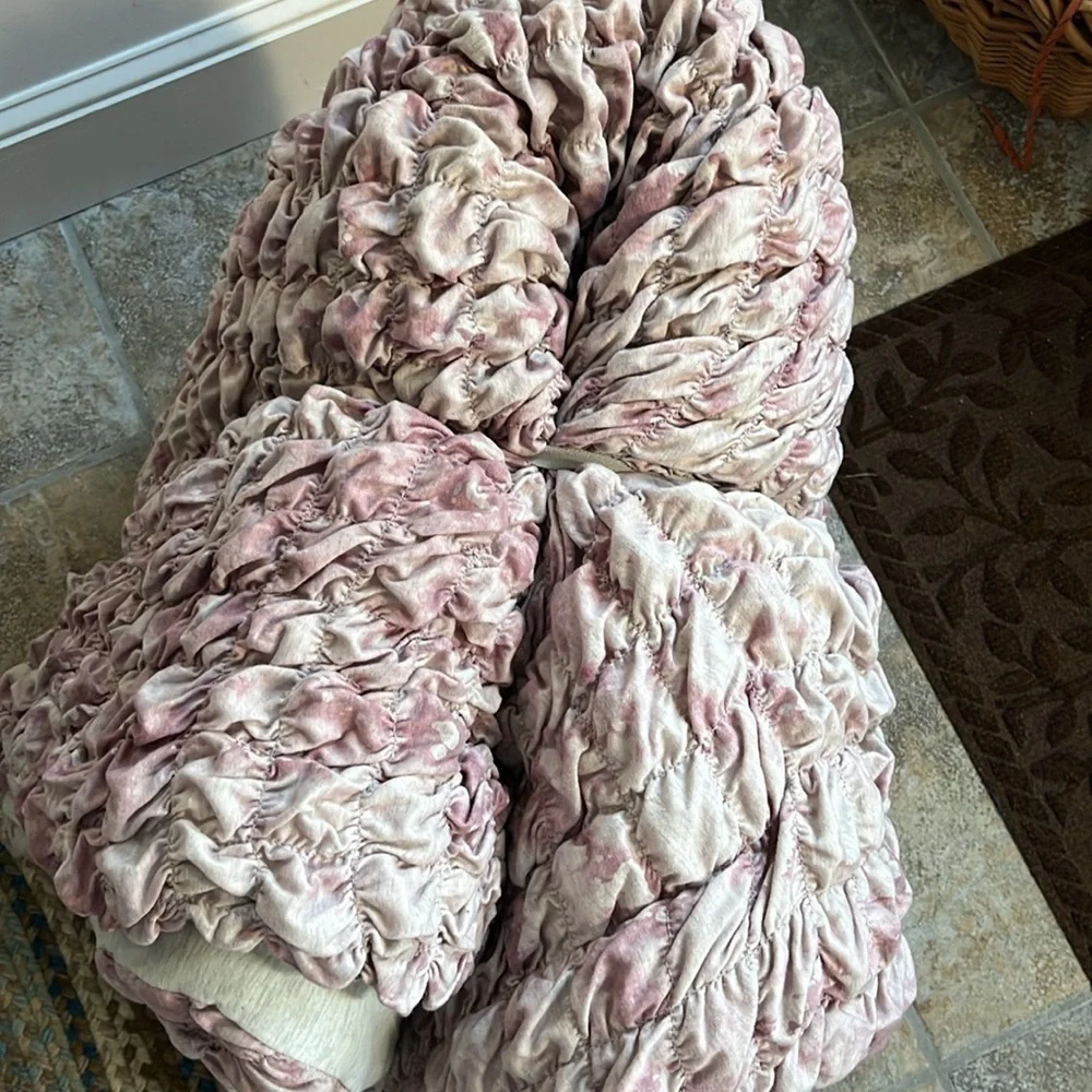 Anthropologie Textured Blythe Quilt Size Queen NWT